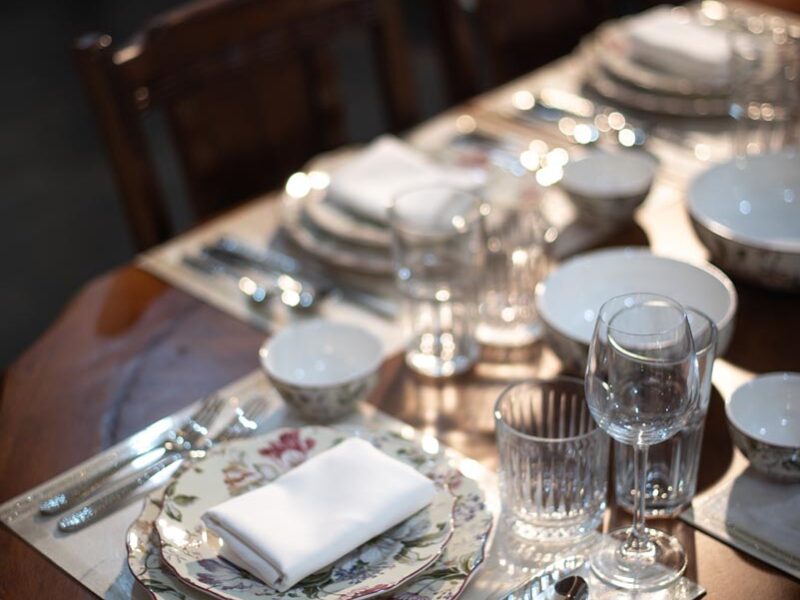 dining table place setting